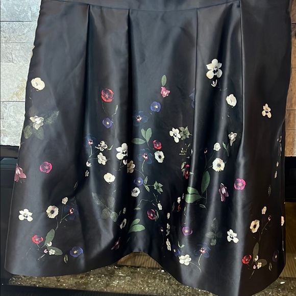 H&M Black A-Line Pleated Sateen Floral print skirt size 10 - Picture 6 of 16